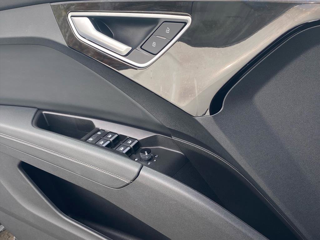 Used 2023 Audi Q4 e-tron Premium Plus w/ Premium Plus image 18