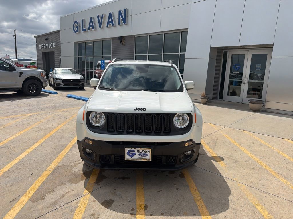 Used 2017 Jeep Renegade Altitude FWD image 2