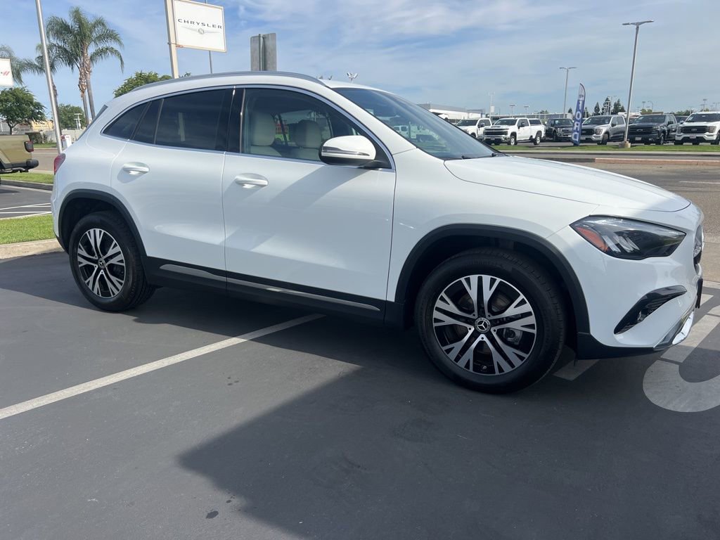 Used 2025 Mercedes-Benz GLA 250 4MATIC image 11