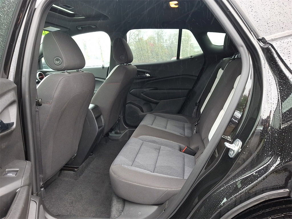 Used 2024 Chevrolet Trax RS w/ Sunroof Package image 11