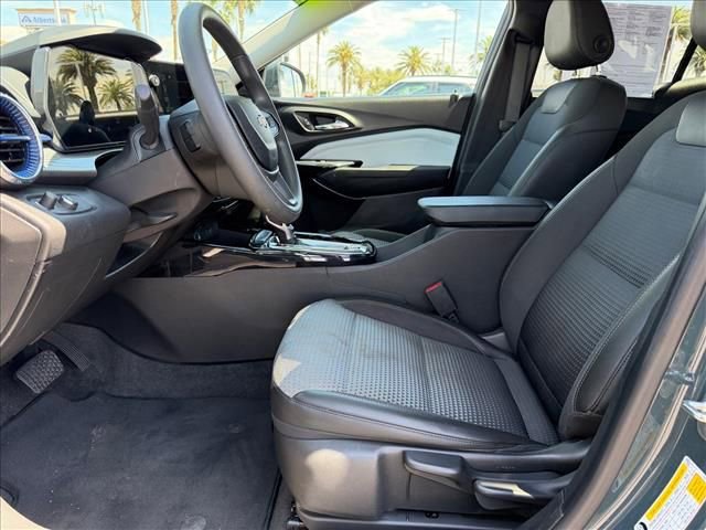 Certified 2025 Chevrolet Trax LT FWD image 6