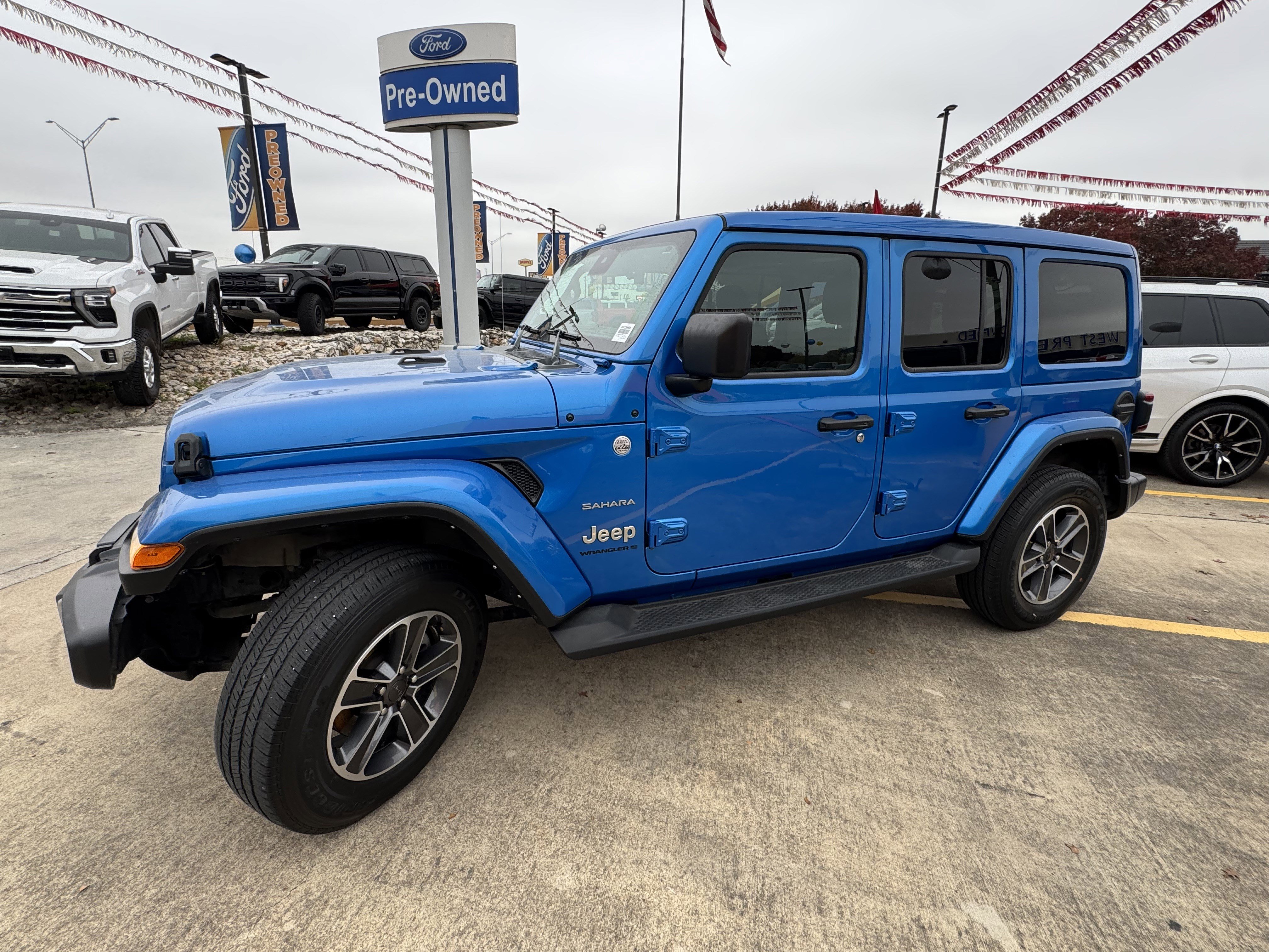 Used 2023 Jeep Wrangler Sahara w/ Safety Group image 13