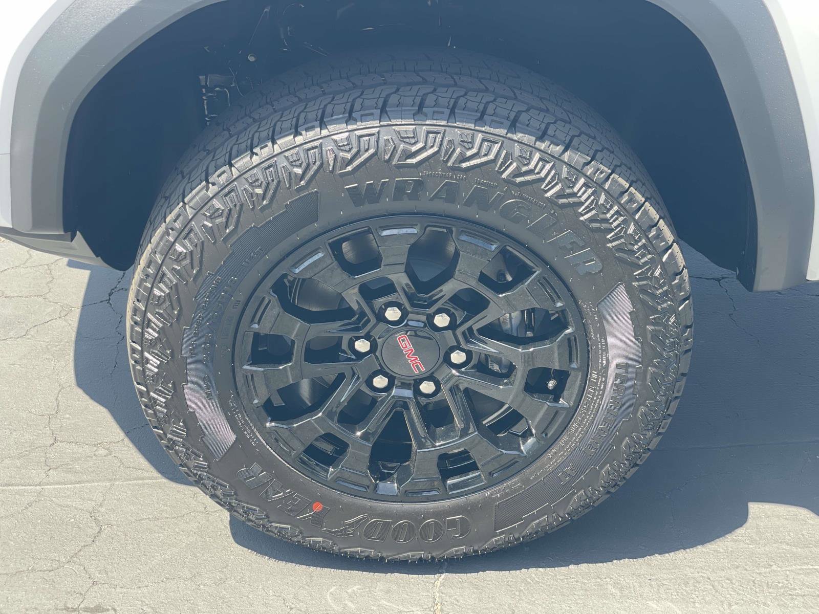 New 2026 GMC Canyon Elevation w/ Convenience Package RWD image 30