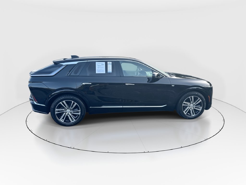 Used 2024 Cadillac Lyriq Luxury AWD/4WD image 9