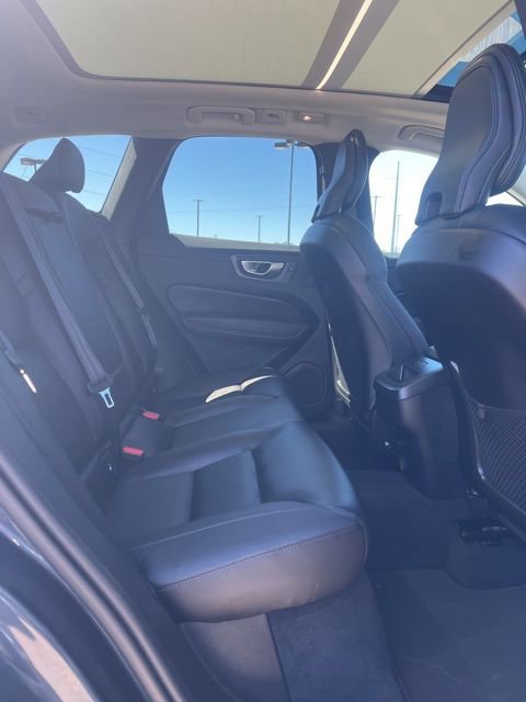 Used 2025 Volvo XC60 B5 Core image 28