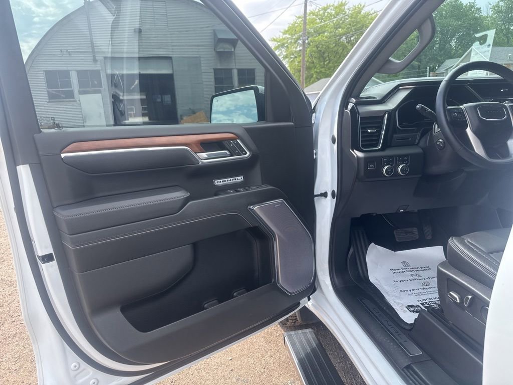 Used 2023 GMC Sierra 1500 Denali AWD/4WD image 14