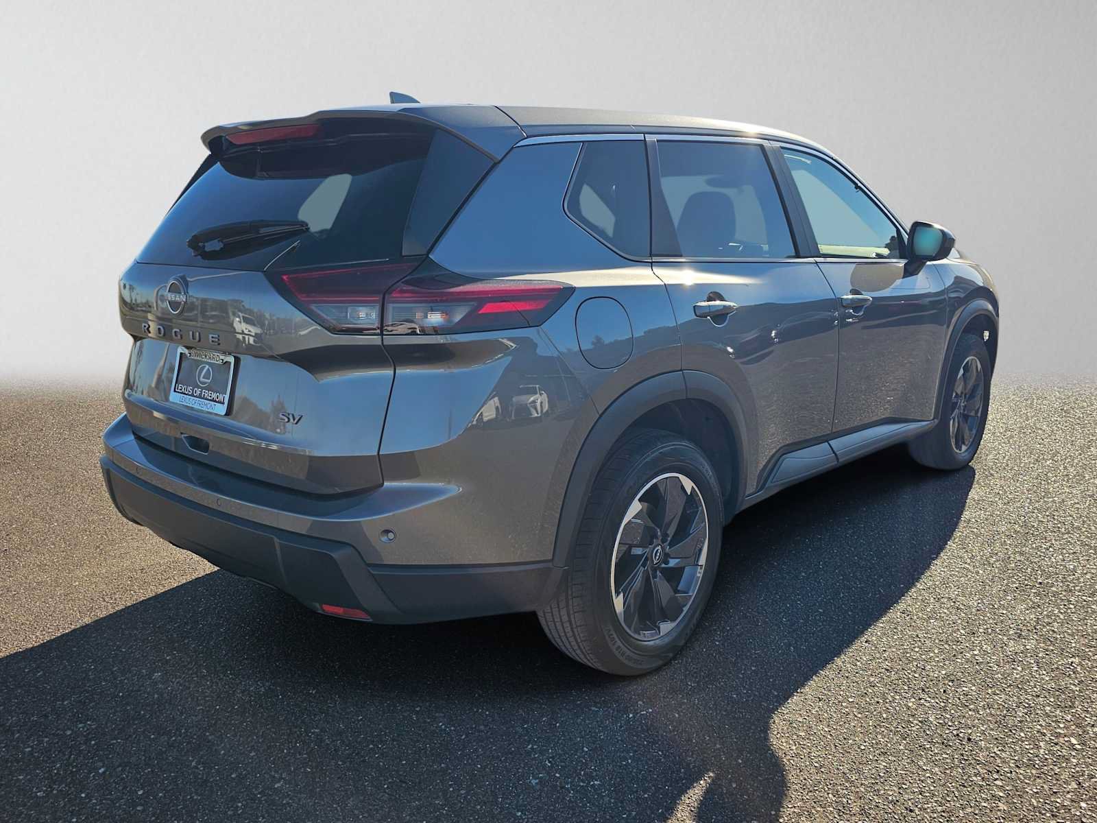 Used 2024 Nissan Rogue SV FWD image 3