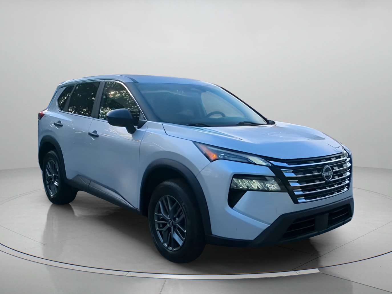 Used 2024 Nissan Rogue S FWD image 2