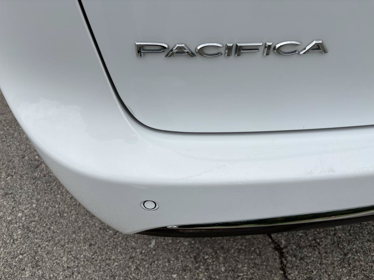 Used 2024 Chrysler Pacifica Limited FWD image 11