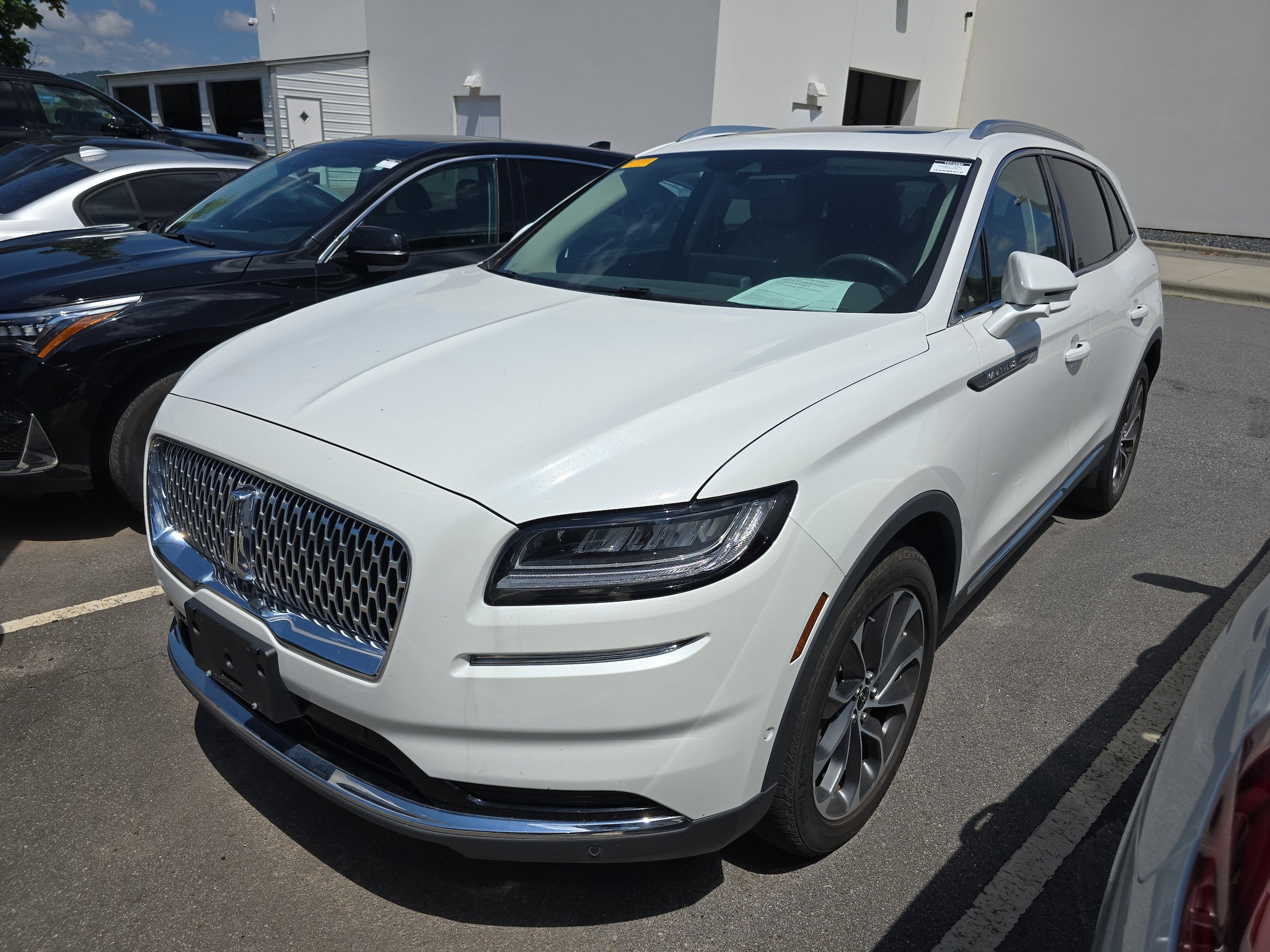 Used 2023 Lincoln Nautilus Reserve w/ Equipment Group 201A AWD/4WD image 4