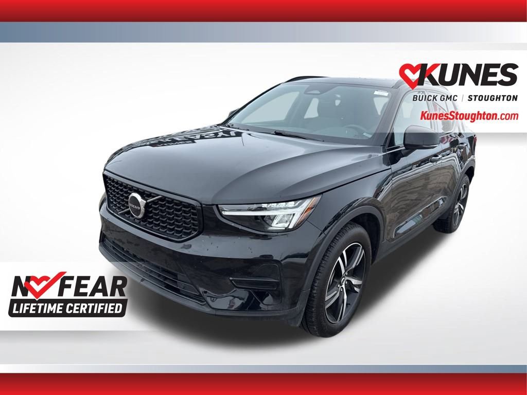 Used 2024 Volvo XC40 B5 Core image 6