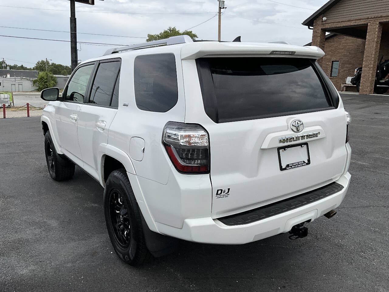 Used 2015 Toyota 4Runner SR5 w/ Four Season Floor Mat Package AWD/4WD image 3