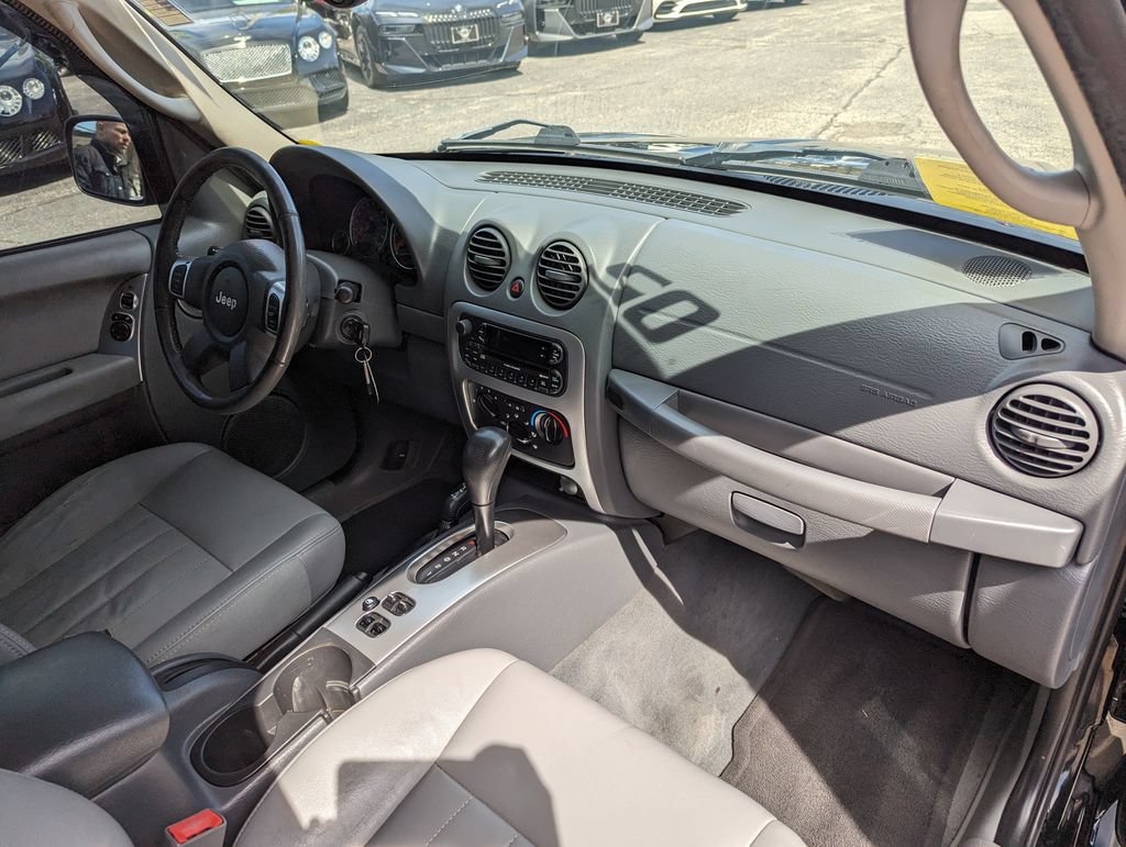 Used 2005 Jeep Liberty Limited AWD/4WD image 30