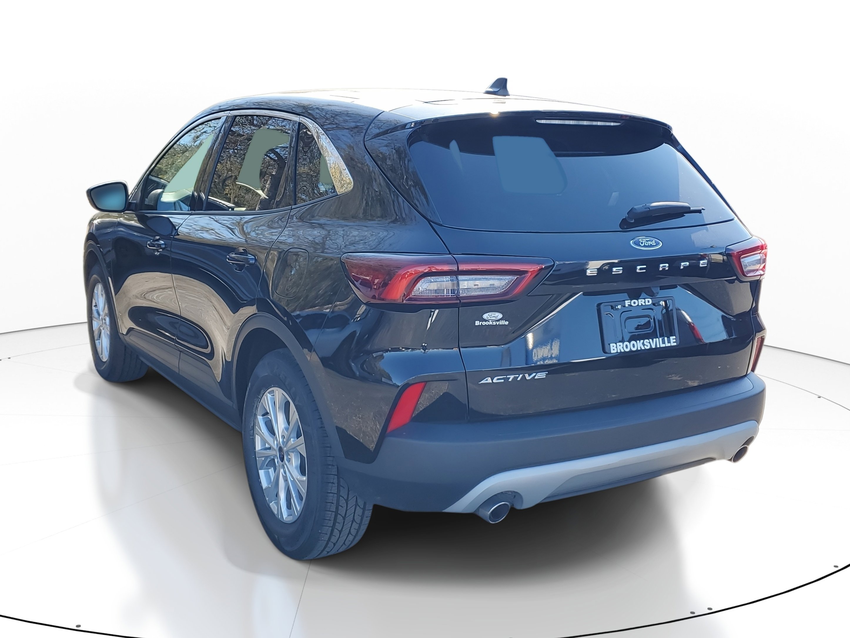 Used 2024 Ford Escape Active w/ Cold Weather Package image 4