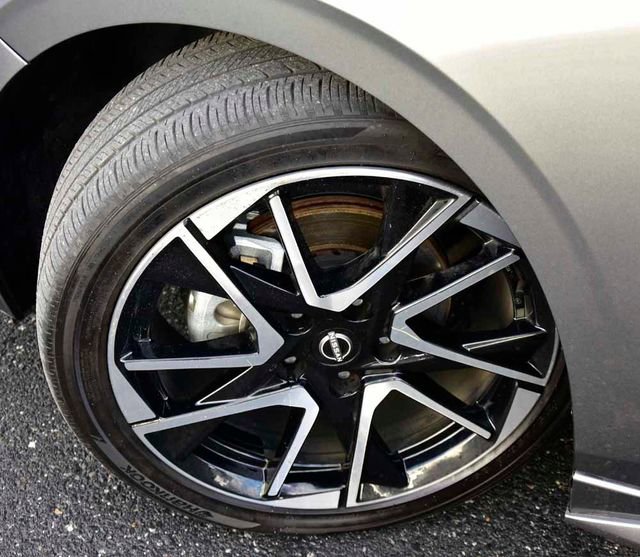 Used 2025 Nissan Sentra SR w/ SR Premium Package image 30