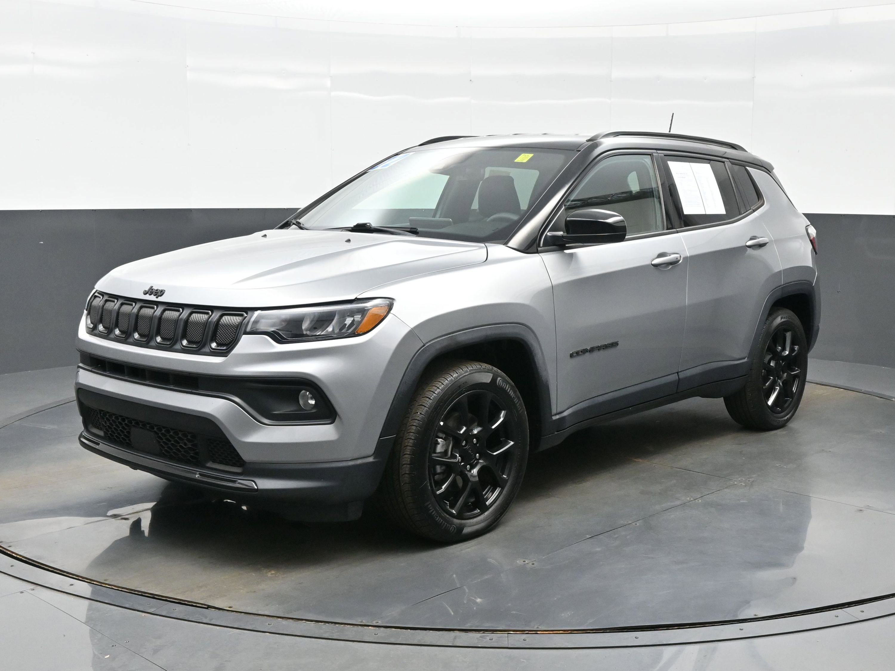 Used 2022 Jeep Compass Altitude image 2