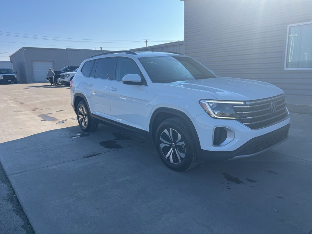 Used 2025 Volkswagen Atlas SE image 3
