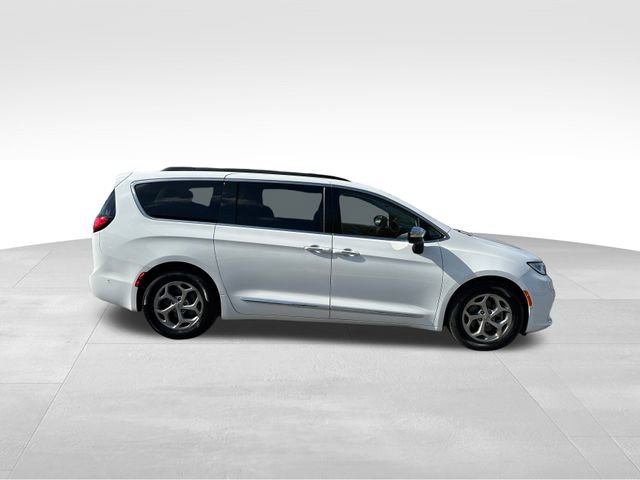 Used 2023 Chrysler Pacifica Limited image 6