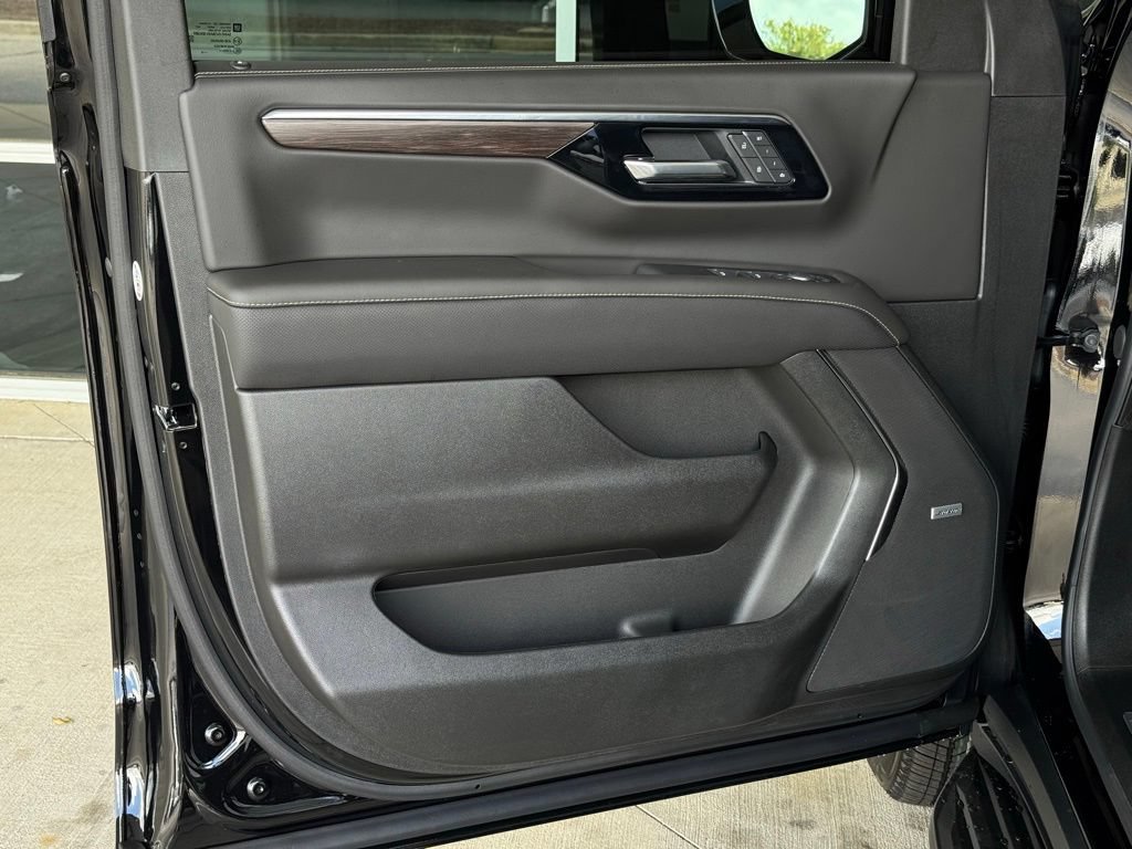 New 2026 Chevrolet Suburban Premier w/ Sun And Tow Package AWD/4WD image 27