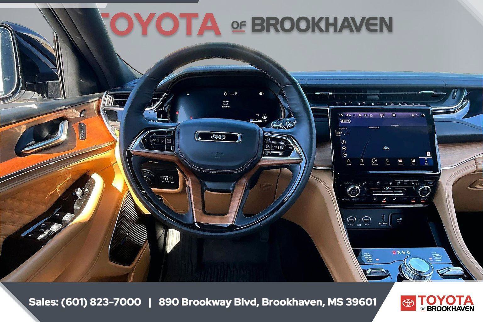 Used 2025 Jeep Grand Cherokee L Summit AWD/4WD image 5