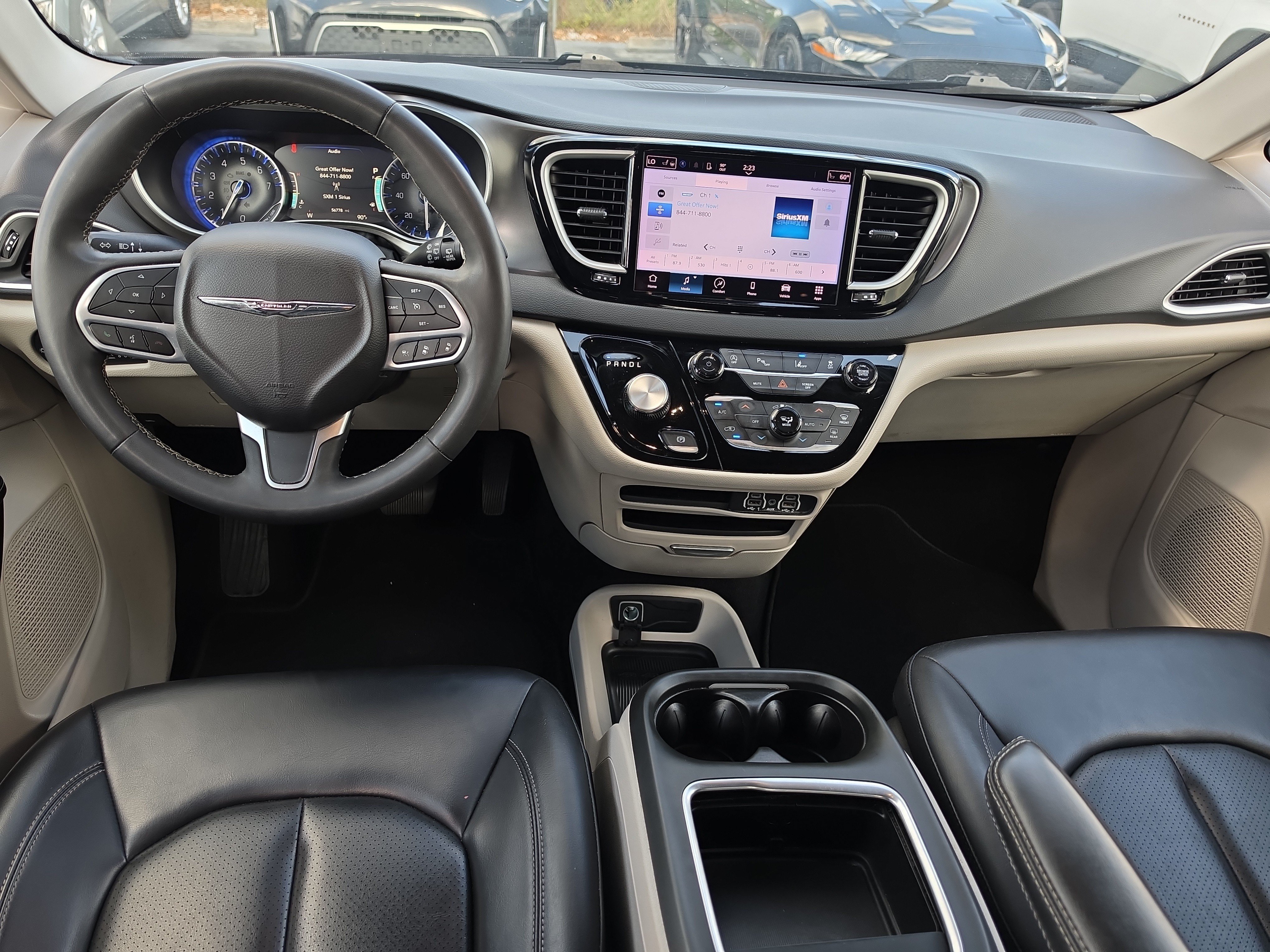 Used 2023 Chrysler Pacifica Touring-L FWD image 8