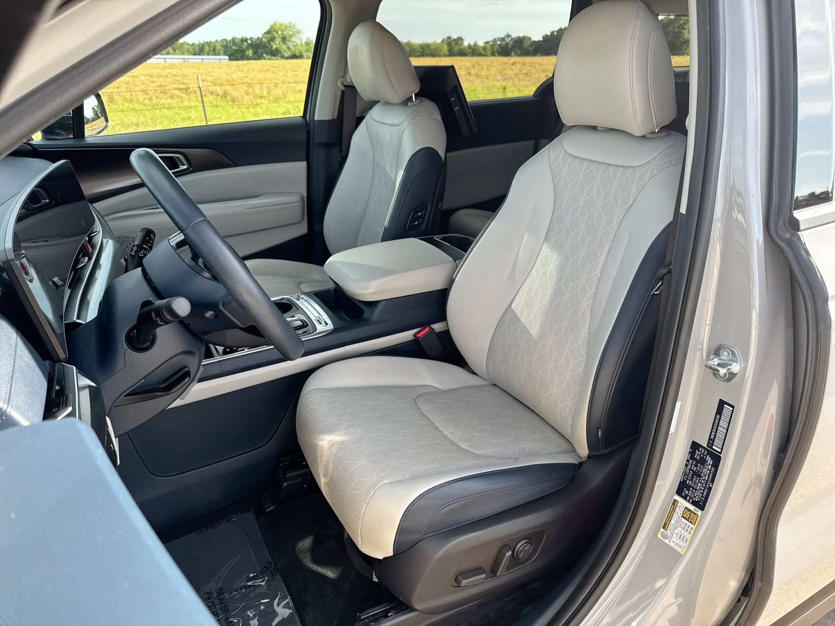 Used 2025 Kia Carnival SX FWD image 11