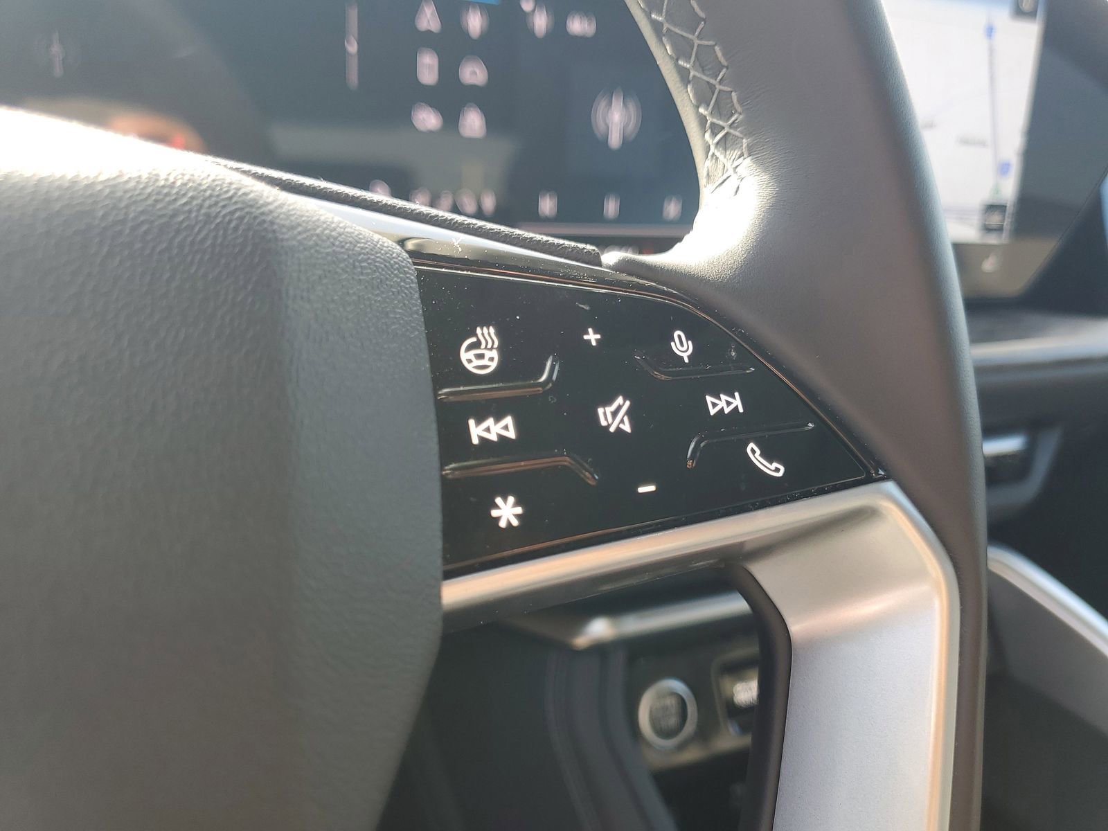 Used 2025 Audi Q5 Premium w/ Convenience Package image 24