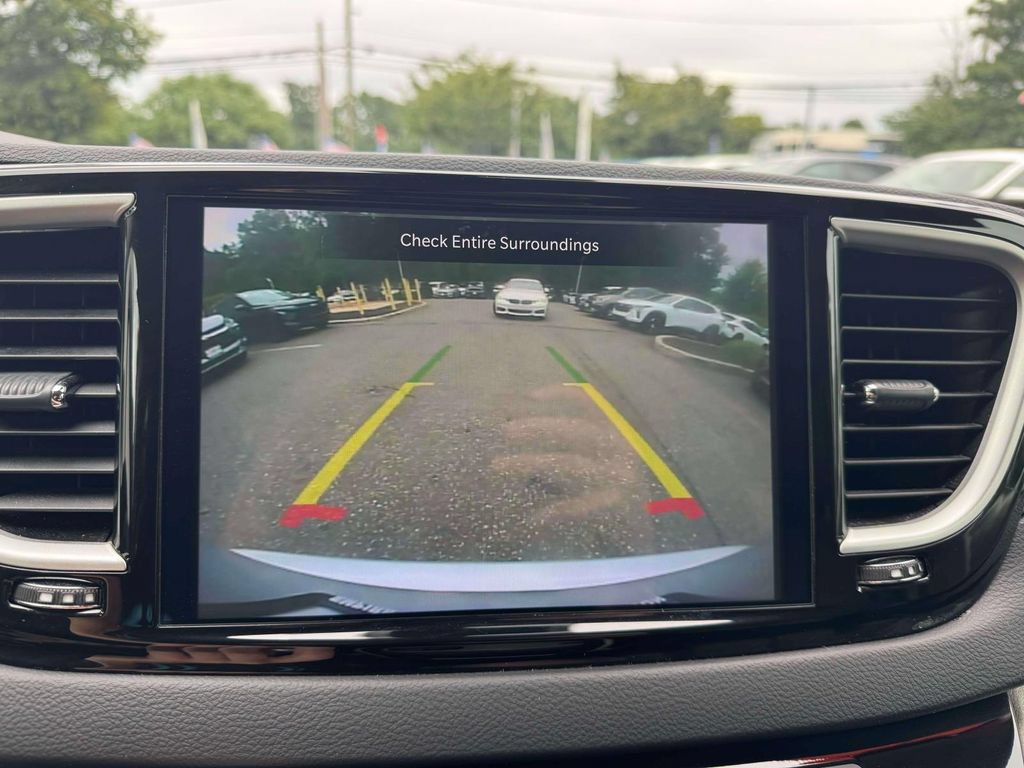 Used 2023 Chrysler Pacifica Touring-L FWD image 30