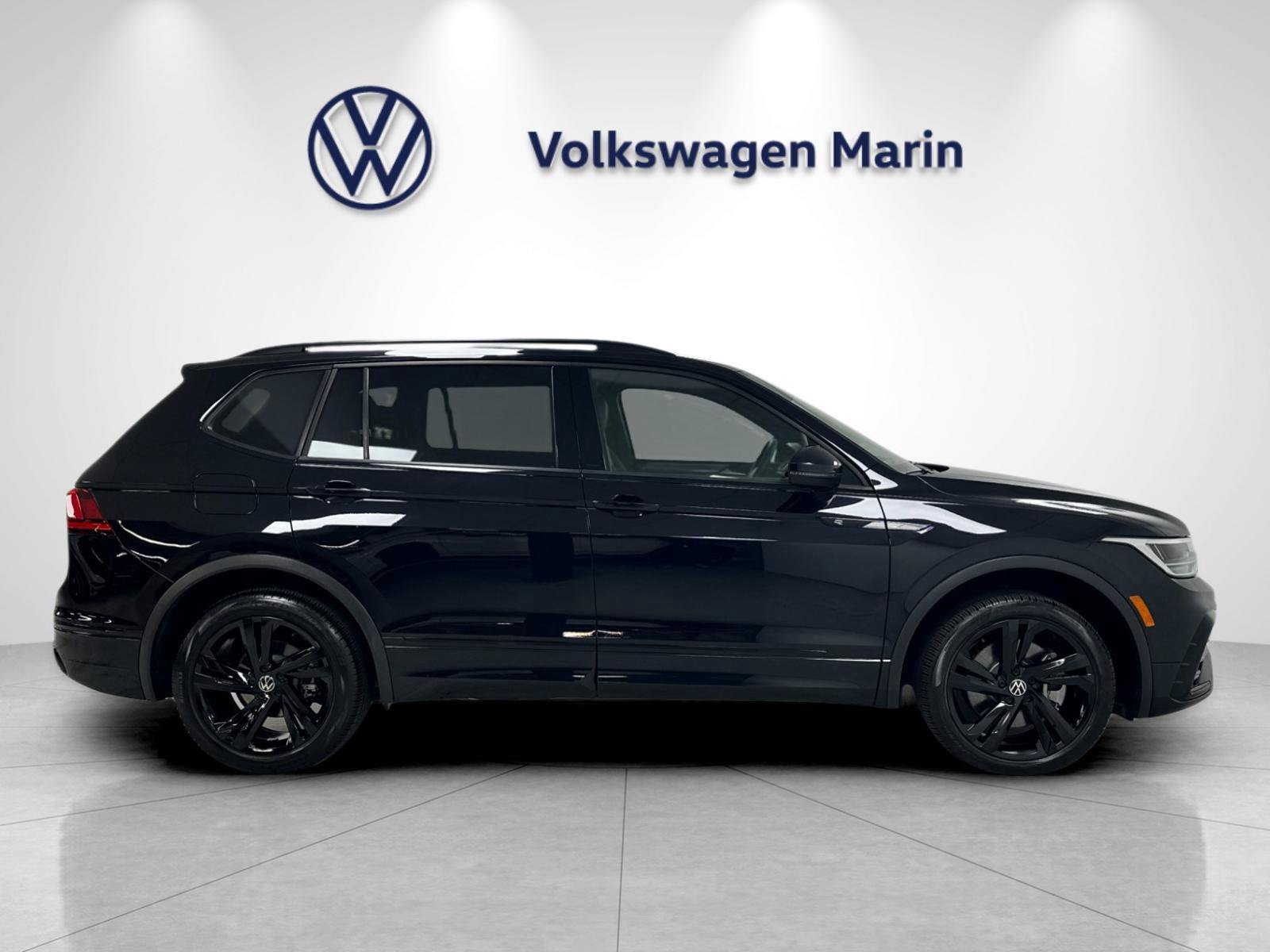 Used 2023 Volkswagen Tiguan SE R-Line FWD image 6