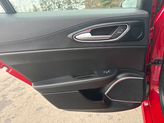 Used 2021 Alfa Romeo Giulia Sprint w/ Cold Weather Package image 29