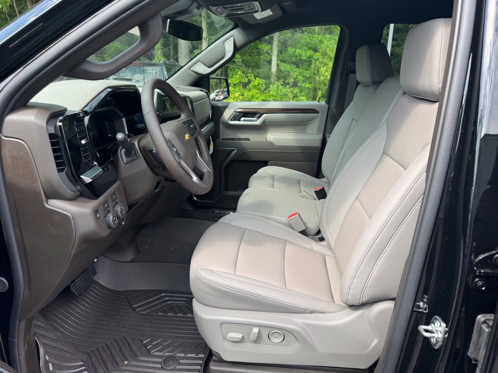 New 2026 Chevrolet Silverado 1500 LT w/ Leather Package AWD/4WD image 12