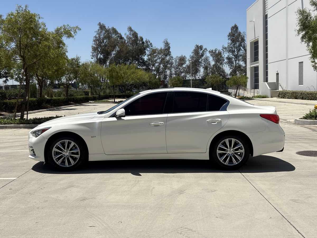 Used 2017 INFINITI Q50 2.0t w/ Moonroof Package RWD image 6