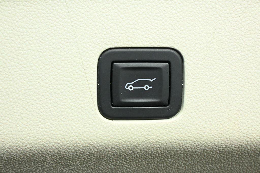 Used 2025 Cadillac Escalade Sport Platinum w/ LPO, Floor Liner Package AWD/4WD image 30