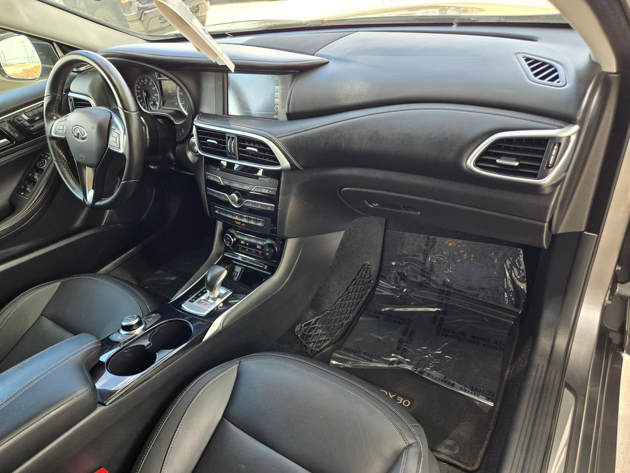 Used 2017 INFINITI QX30 Premium w/ Navigation Package FWD image 25