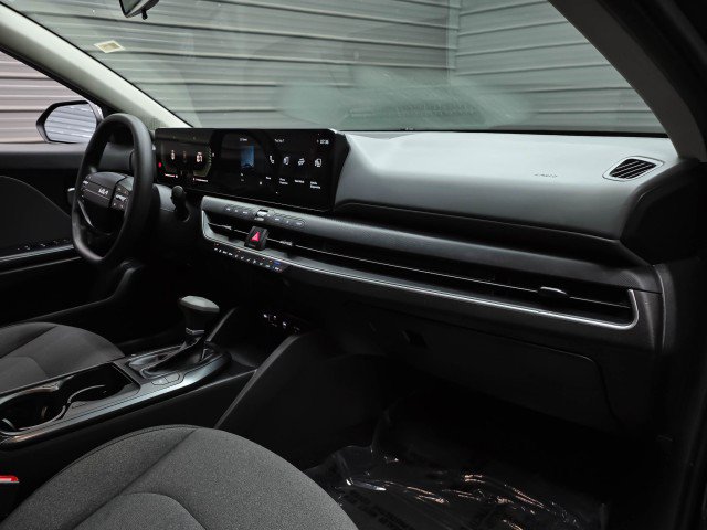Used 2025 Kia K4 FWD image 13