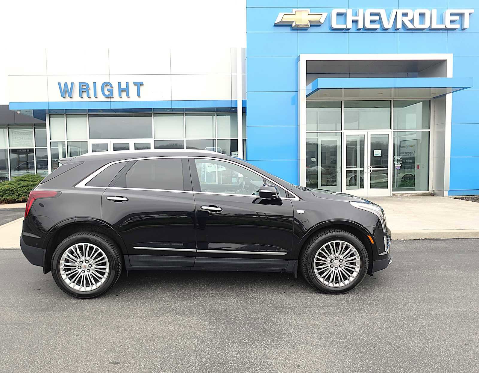 Used 2022 Cadillac XT5 Premium Luxury w/ Technology Package AWD/4WD image 2