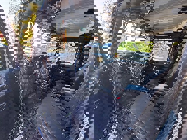 Used 2017 Jeep Wrangler Unlimited Rubicon w/ Connectivity Group image 27