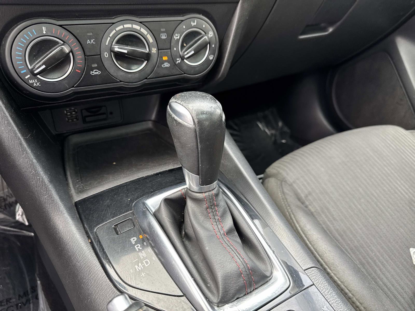 Used 2016 MAZDA MAZDA3 i Touring FWD image 24