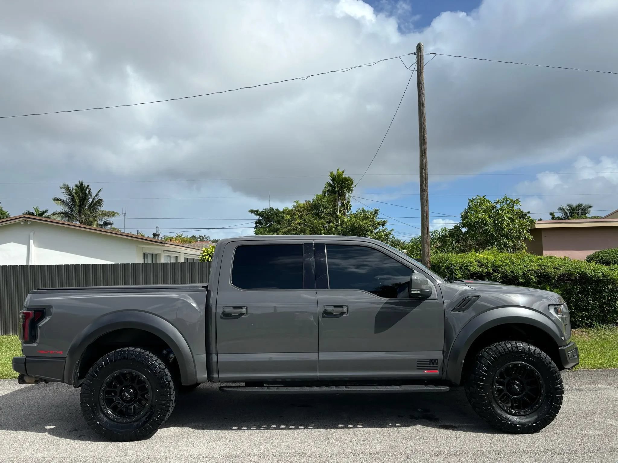 Used 2018 Ford F150 Raptor w/ Equipment Group 802A Luxury AWD/4WD image 3