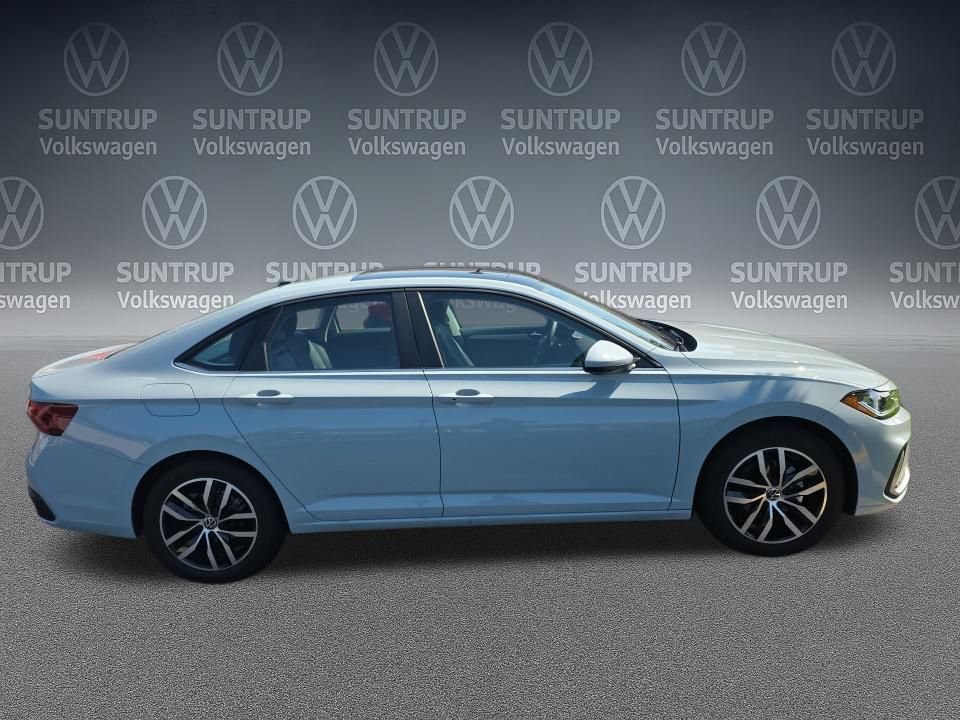 Used 2025 Volkswagen Jetta SE w/ Sunroof Package FWD image 34