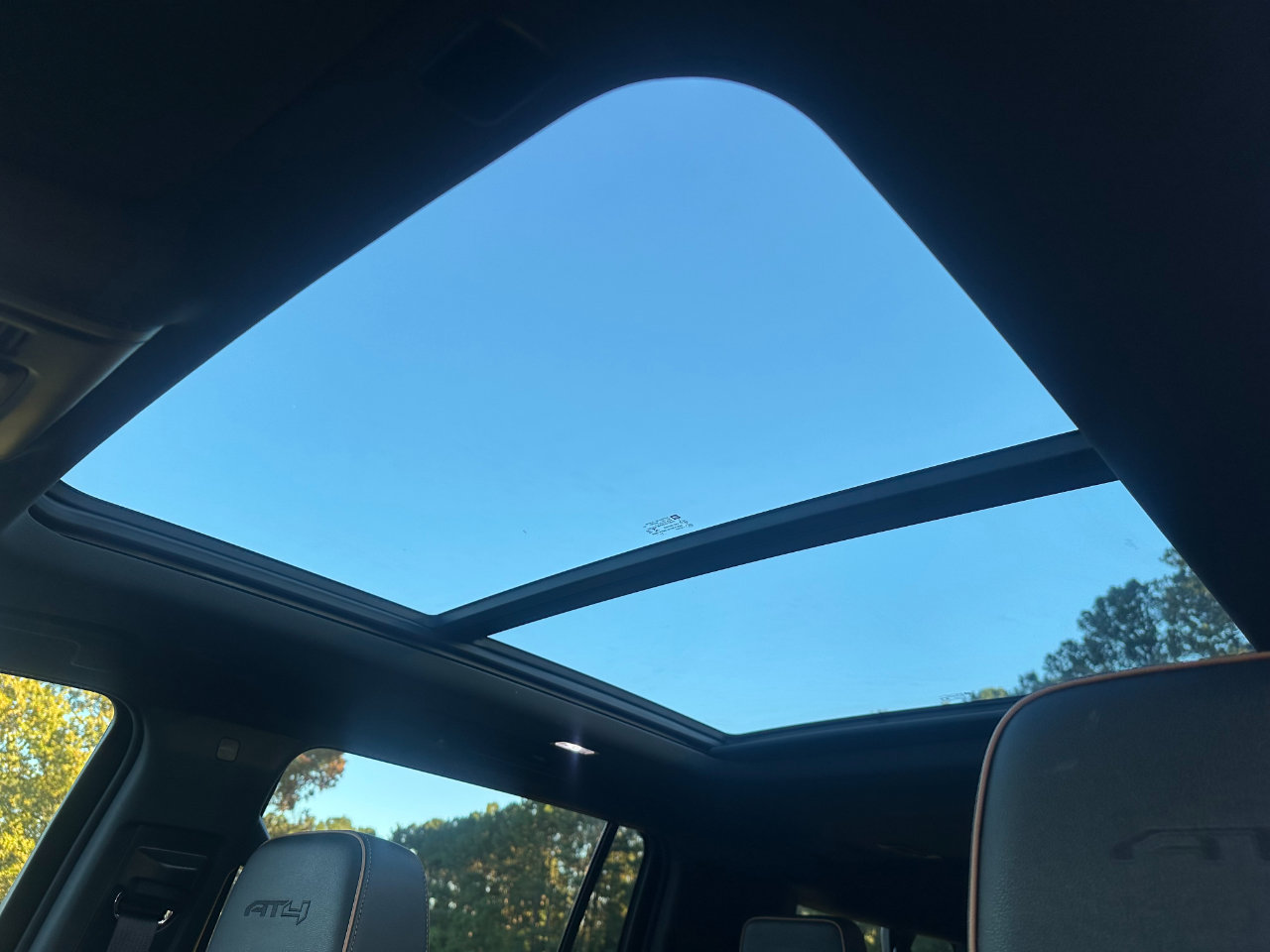 Used 2022 GMC Yukon XL AT4 image 17