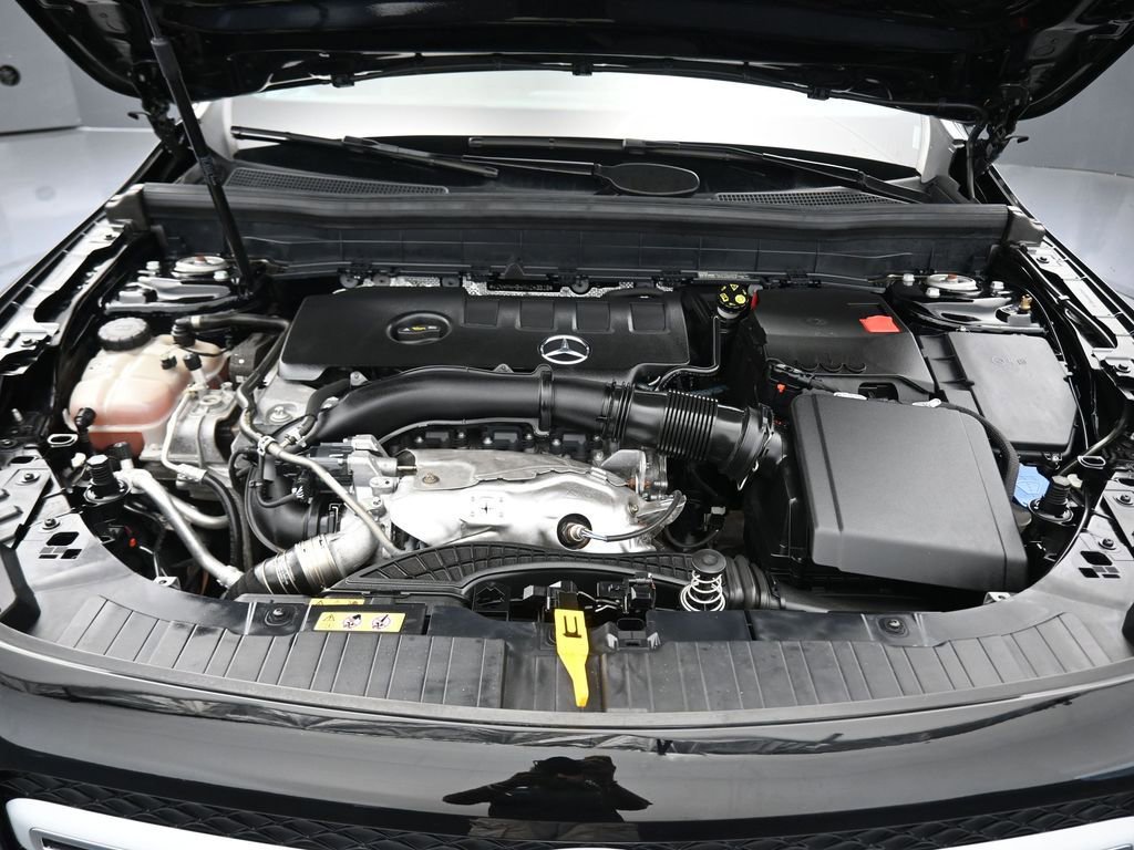 Used 2021 Mercedes-Benz GLB 250 4MATIC w/ Premium Package image 54