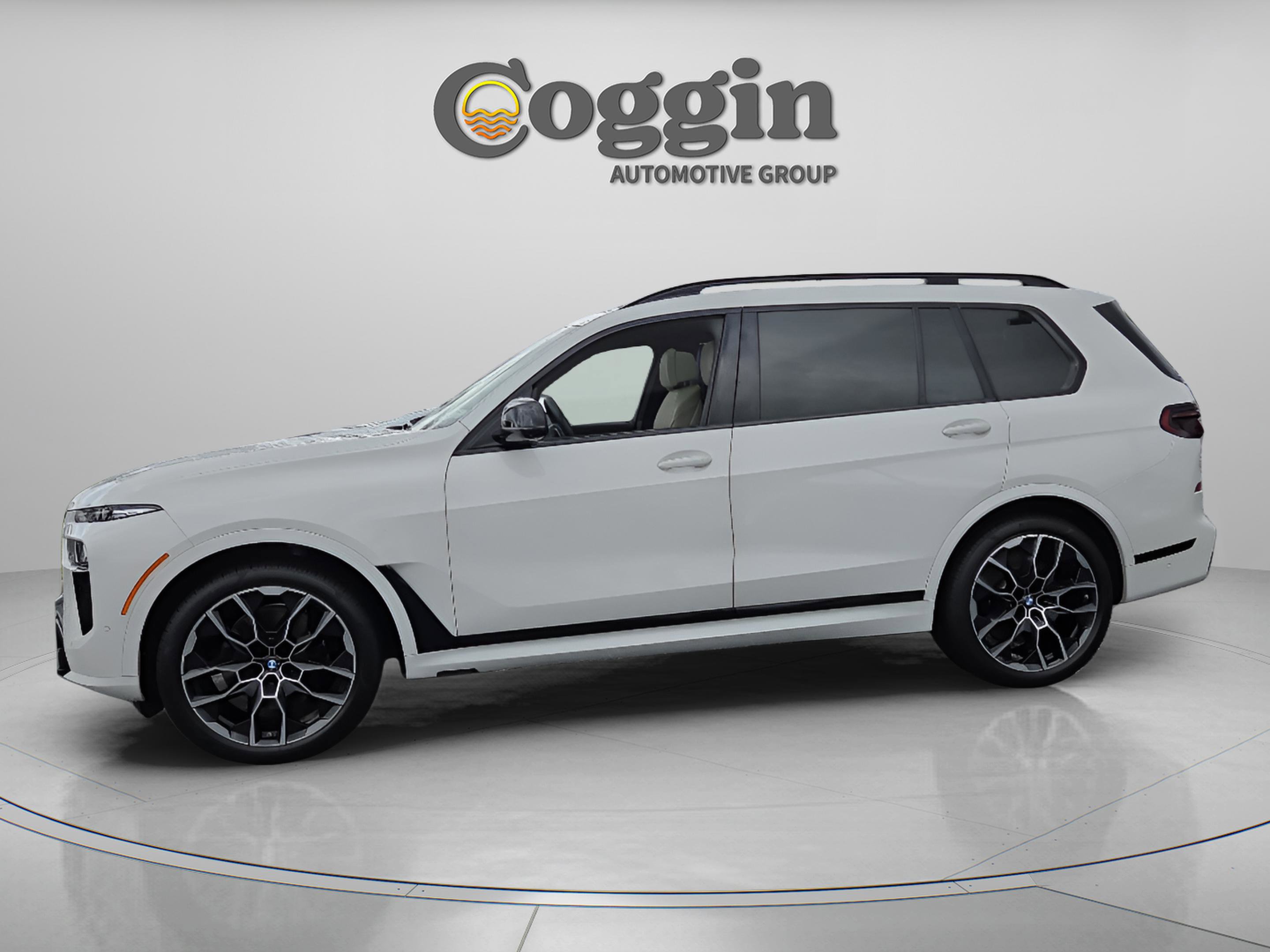 Used 2025 BMW X7 M60i w/ Climate Comfort Package AWD/4WD image 2