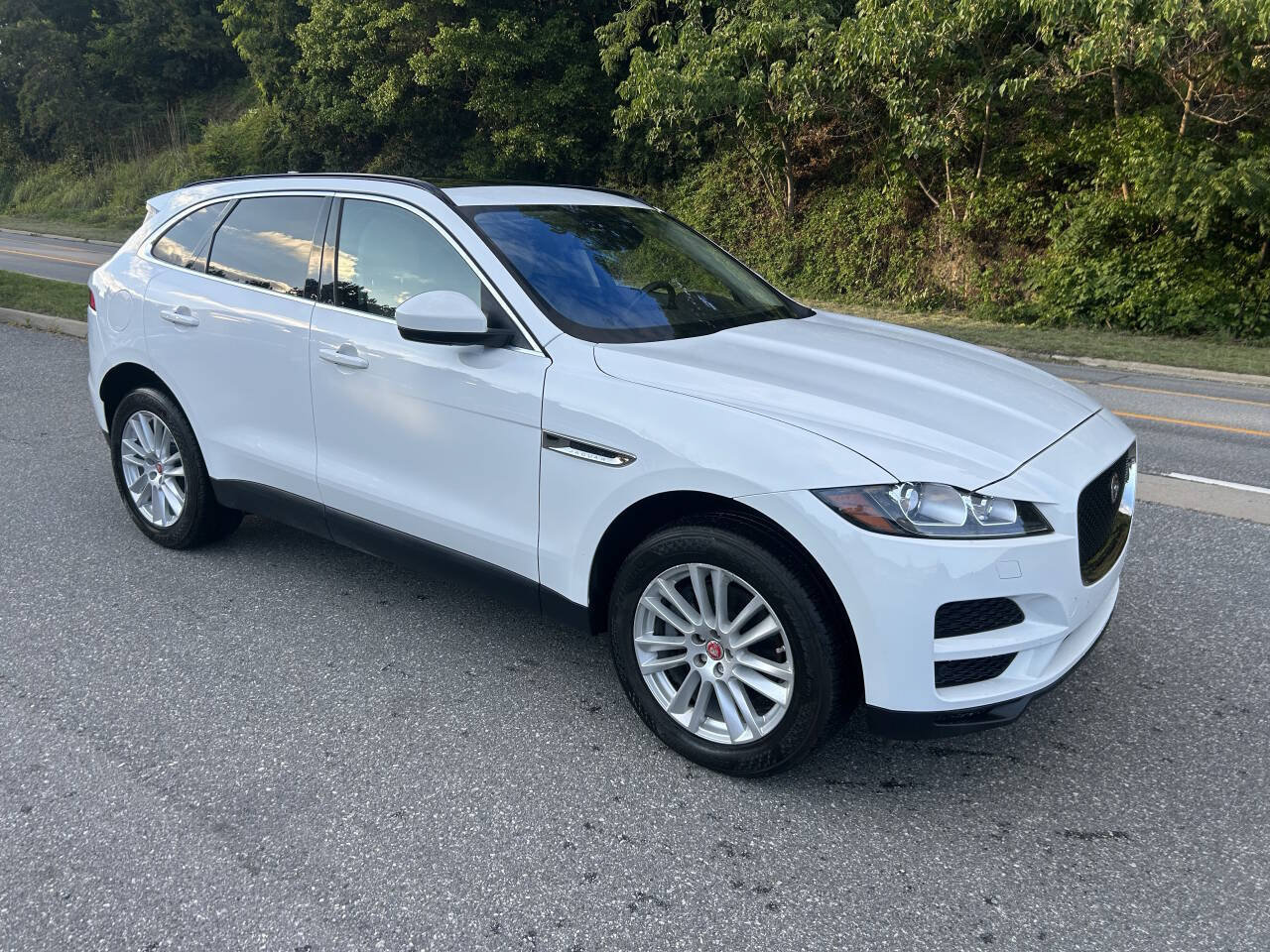 Used 2017 Jaguar F-PACE Prestige AWD/4WD image 8