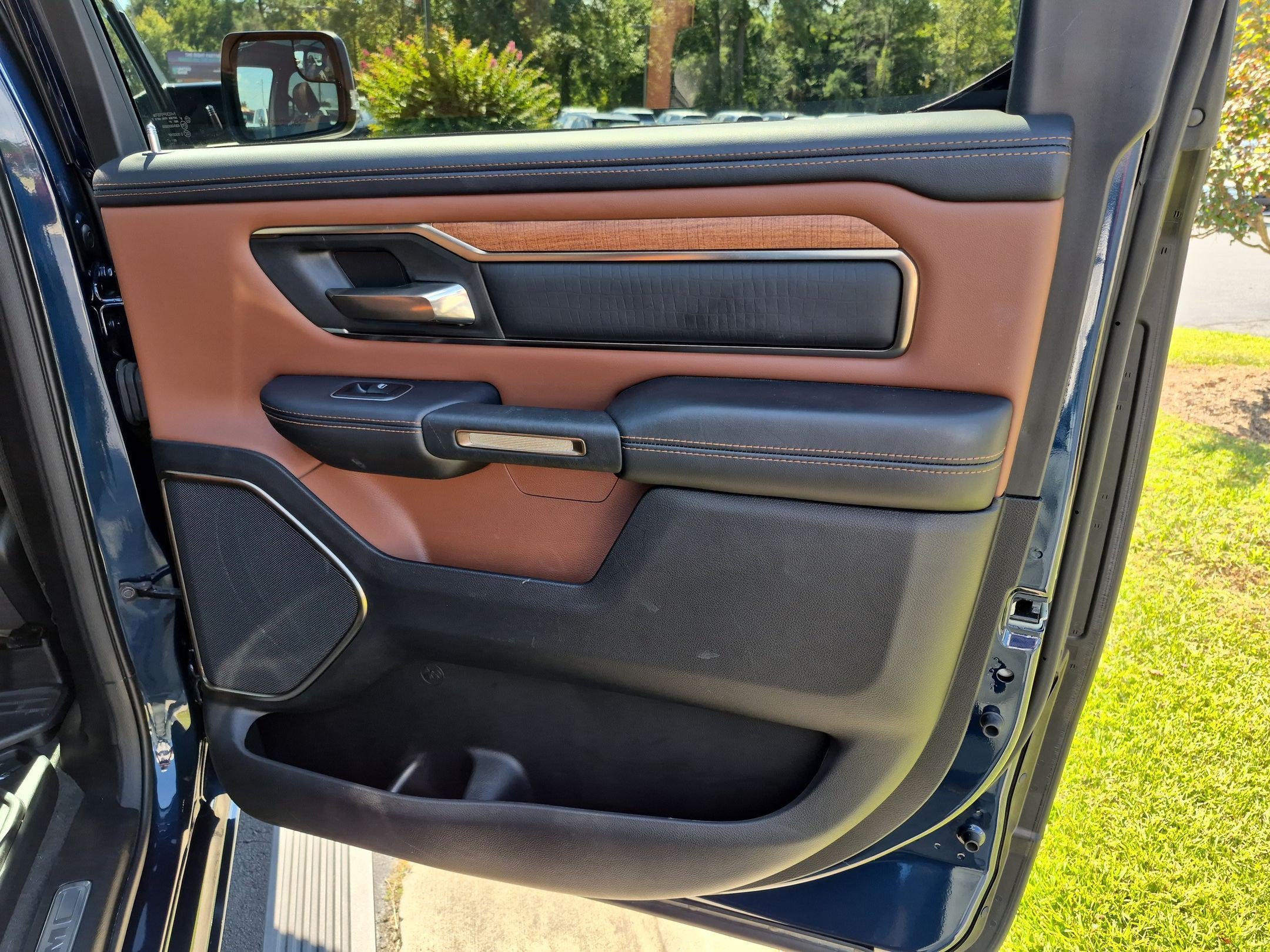 Used 2024 RAM 1500 Limited AWD/4WD image 24