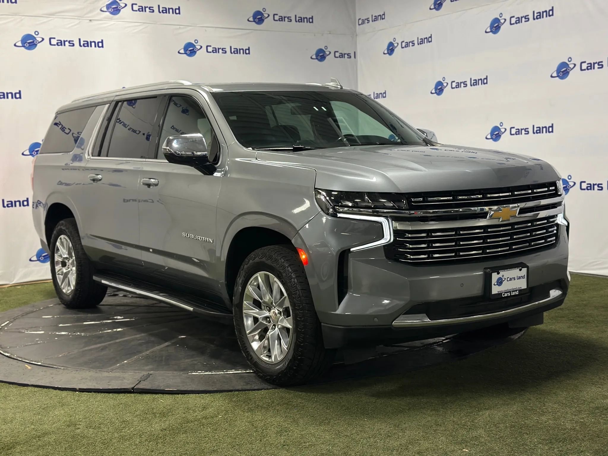 Used 2023 Chevrolet Suburban Premier image 1