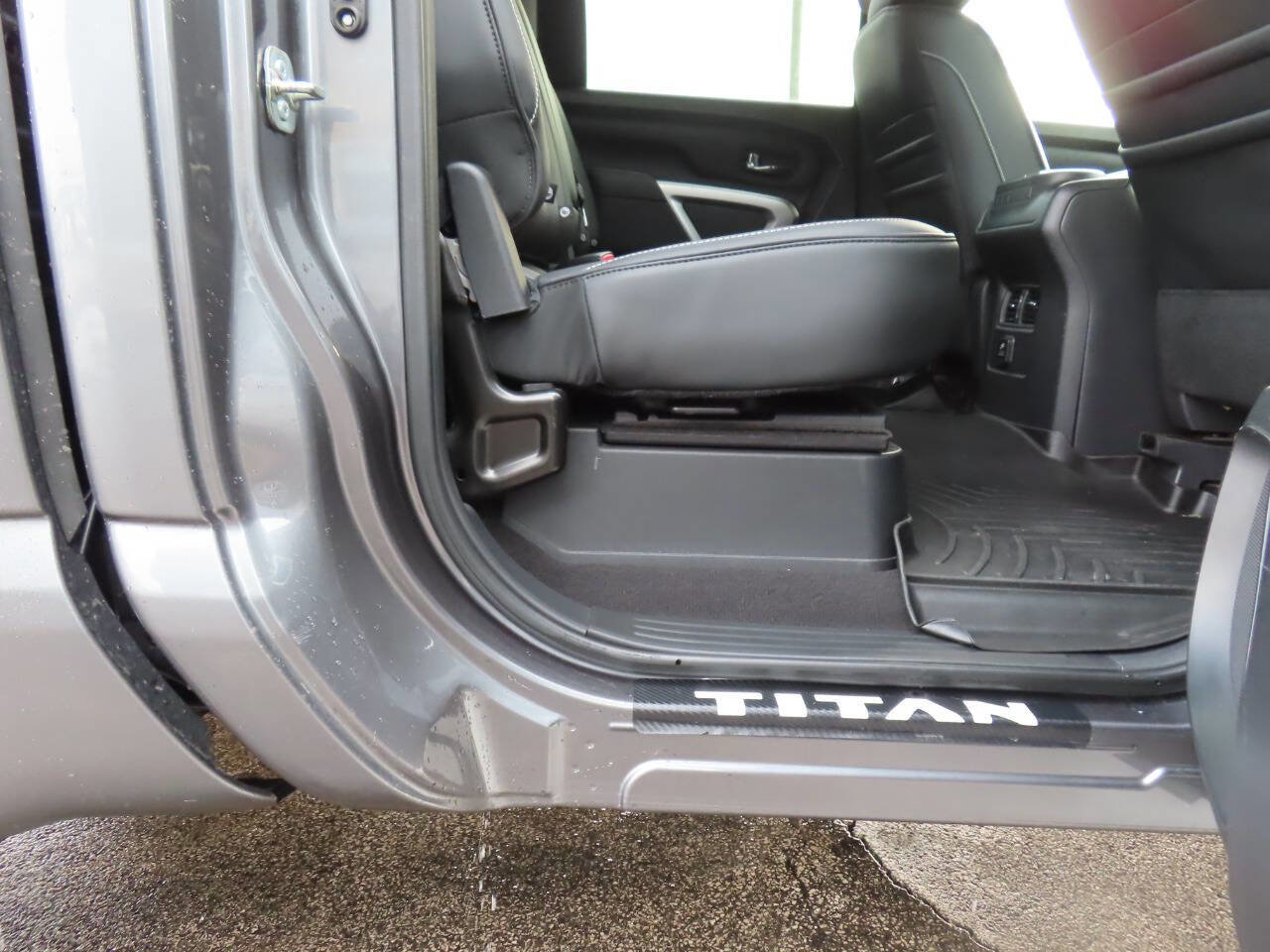 Used 2017 Nissan Titan PRO-4X image 34
