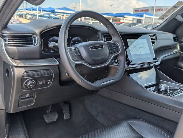 Used 2024 Jeep Wagoneer L Series II RWD image 4