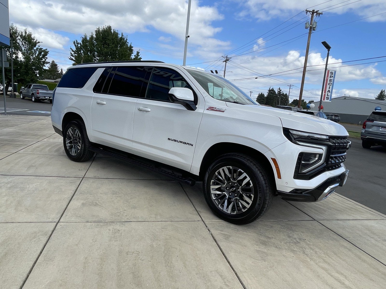 Used 2025 Chevrolet Suburban Z71 AWD/4WD image 7
