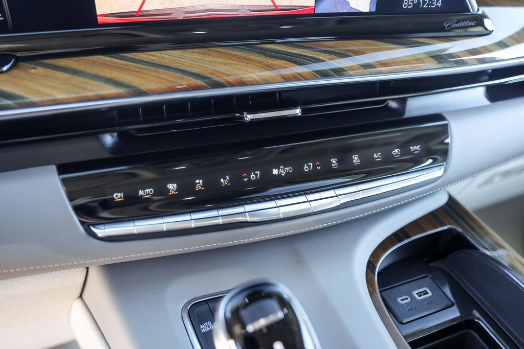 Used 2024 Cadillac Escalade Premium Luxury Platinum w/ Heavy-Duty Trailer Package image 30